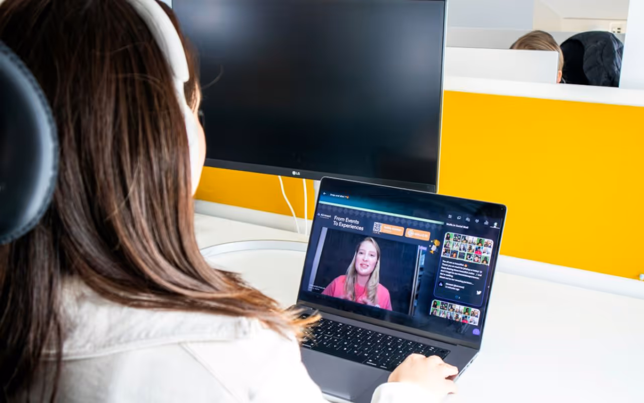 JotMe — 5 meilleurs outils de traduction en direct de l'anglais vers l'ukrainien pour les professionnels des affaires à distance [Meilleurs choix]
